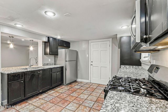 4410 Trowbridge Drive B, El Paso, TX 79903