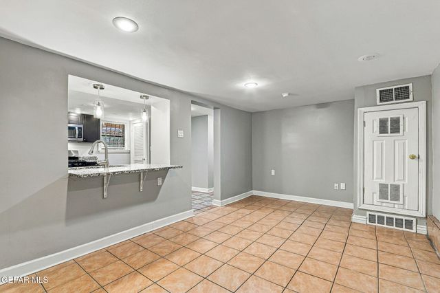 4410 Trowbridge Drive B, El Paso, TX 79903