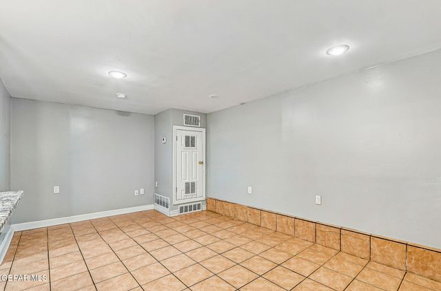4410 Trowbridge Drive B, El Paso, TX 79903