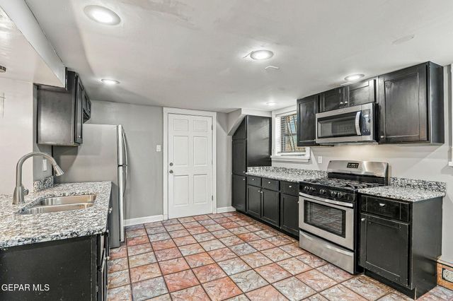 4410 Trowbridge Drive B, El Paso, TX 79903