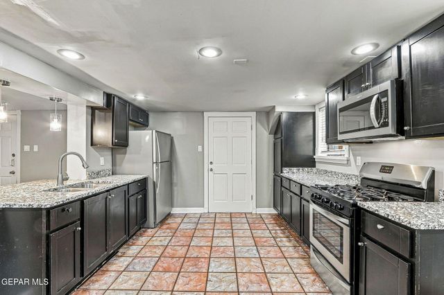 4410 Trowbridge Drive B, El Paso, TX 79903