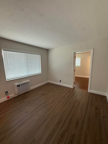 909 NE 10th Avenue 2, Pompano Beach, FL 33060