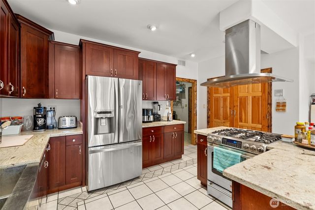 17232 148th Avenue SE, Yelm, WA 98597