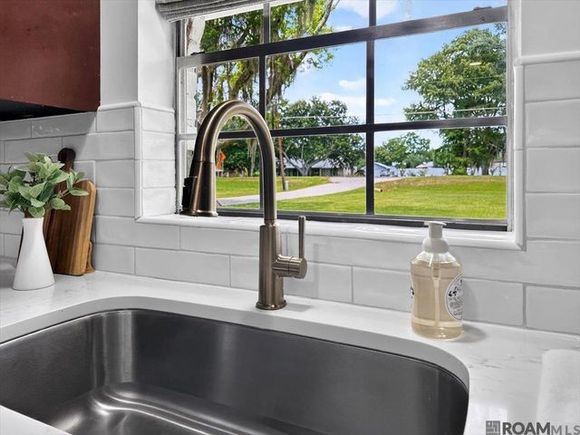 10413 Stringer Bridge Rd, St Amant, LA 70774