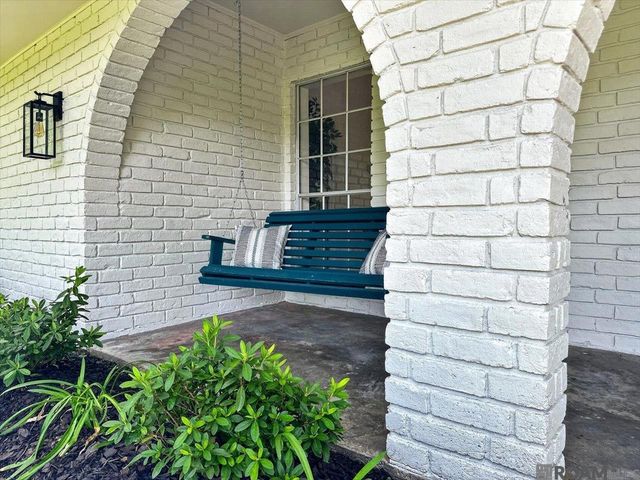 10413 Stringer Bridge Rd, St Amant, LA 70774