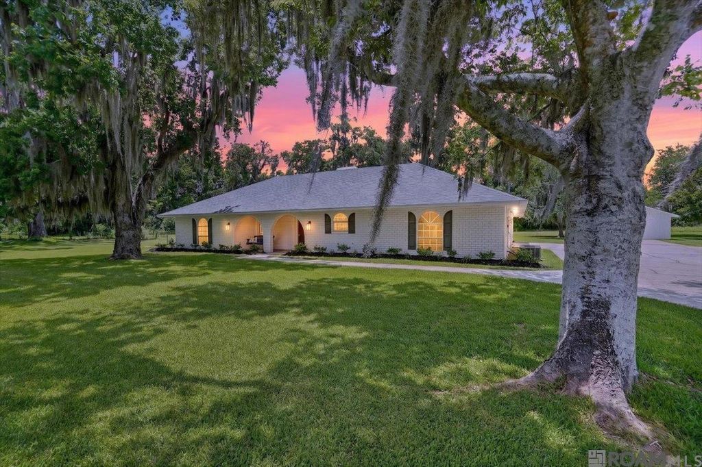 10413 Stringer Bridge Rd, St Amant, LA 70774