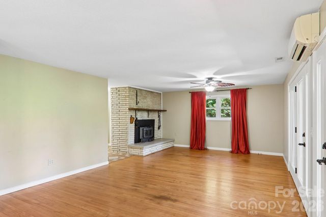 224 Highlands Loop, Maggie Valley, NC 28751
