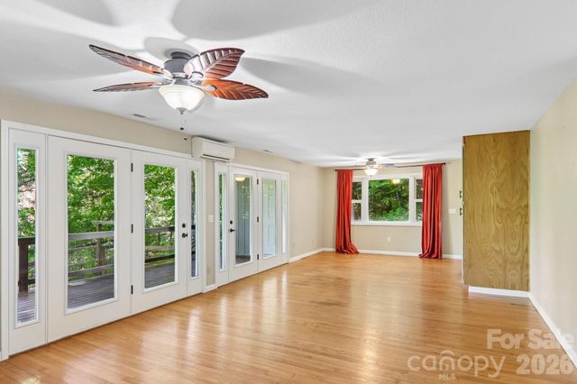 224 Highlands Loop, Maggie Valley, NC 28751