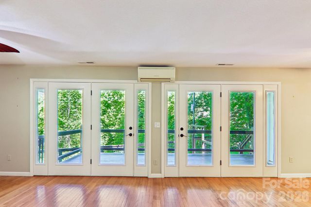 224 Highlands Loop, Maggie Valley, NC 28751