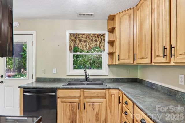 224 Highlands Loop, Maggie Valley, NC 28751