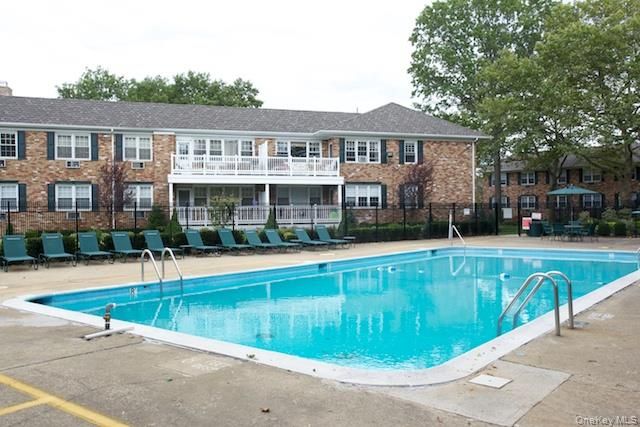 67 Prospect Avenue 16C, Hewlett, NY 11557