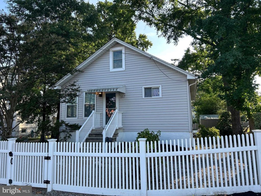 107 S FORKLANDING RD, Maple Shade, NJ 08052