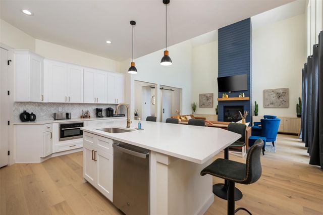 1301 Scenic CIR, Spicewood, TX 78669