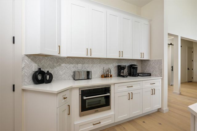 1301 Scenic CIR, Spicewood, TX 78669
