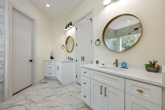 1301 Scenic CIR, Spicewood, TX 78669