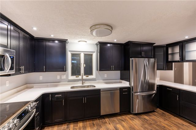 138 Green Dr, Pleasant Hills, PA 15236