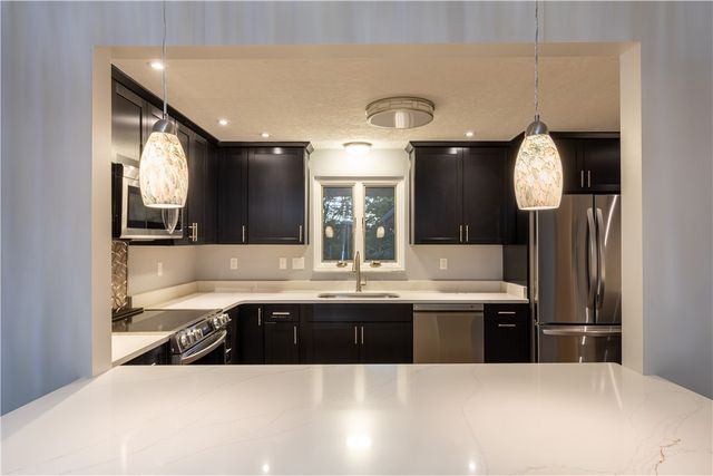 138 Green Dr, Pleasant Hills, PA 15236