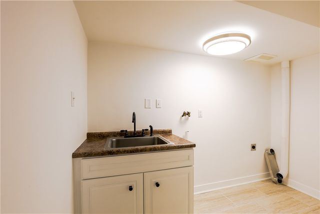 138 Green Dr, Pleasant Hills, PA 15236