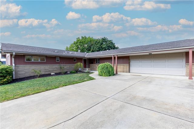 138 Green Dr, Pleasant Hills, PA 15236