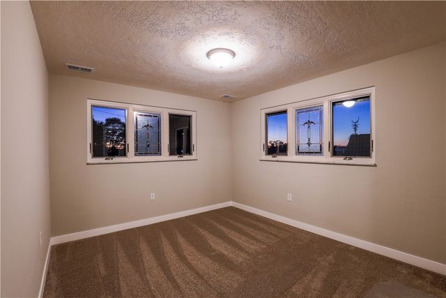 138 Green Dr, Pleasant Hills, PA 15236