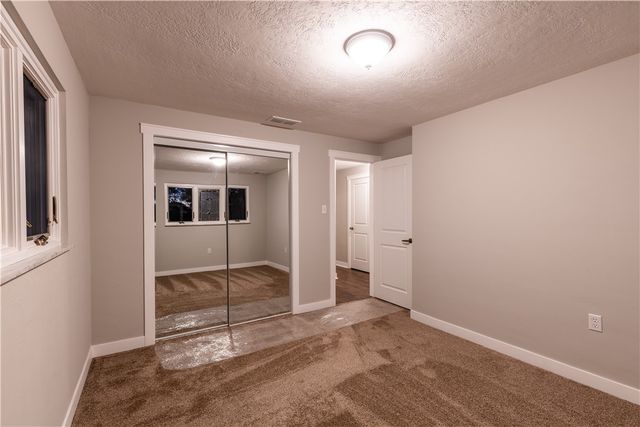 138 Green Dr, Pleasant Hills, PA 15236