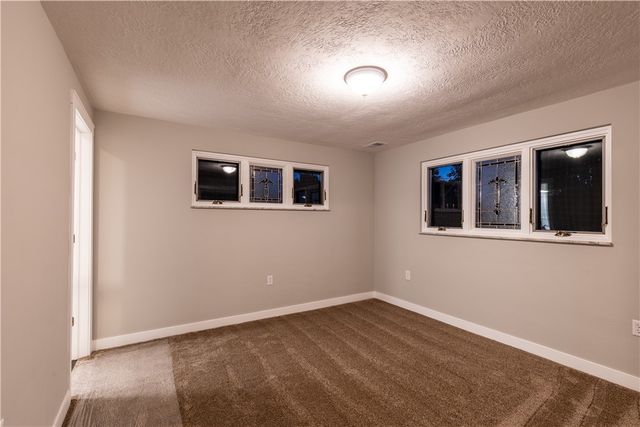 138 Green Dr, Pleasant Hills, PA 15236