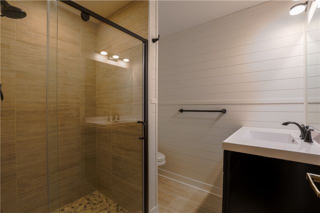 138 Green Dr, Pleasant Hills, PA 15236