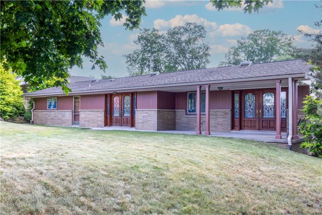 138 Green Dr, Pleasant Hills, PA 15236