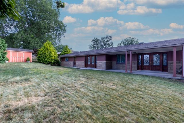 138 Green Dr, Pleasant Hills, PA 15236