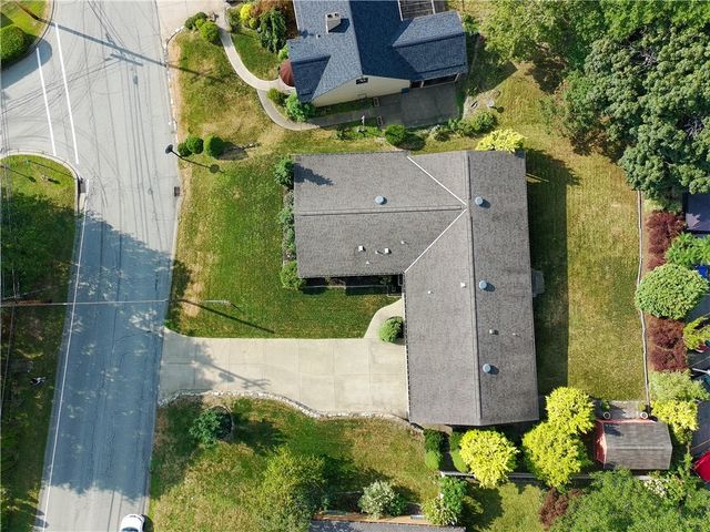 138 Green Dr, Pleasant Hills, PA 15236