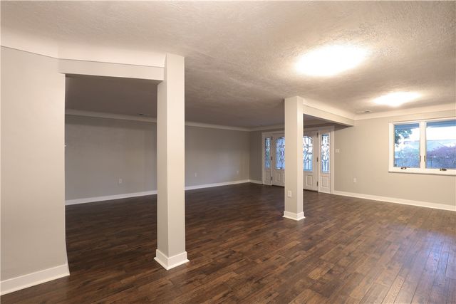 138 Green Dr, Pleasant Hills, PA 15236