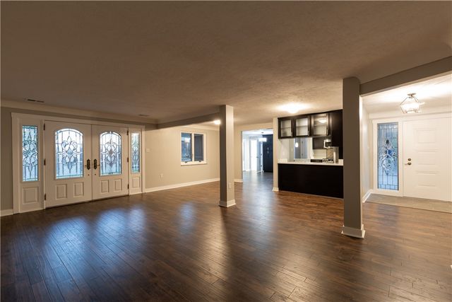 138 Green Dr, Pleasant Hills, PA 15236