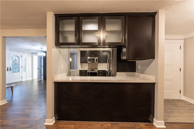 138 Green Dr, Pleasant Hills, PA 15236