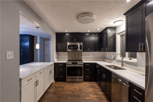 138 Green Dr, Pleasant Hills, PA 15236