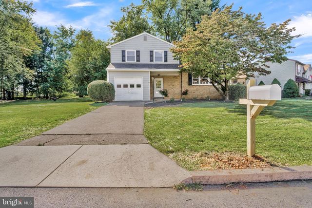 6054 EDWARD DR, Mechanicsburg, PA 17050