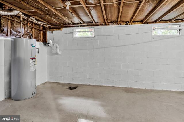 6054 EDWARD DR, Mechanicsburg, PA 17050