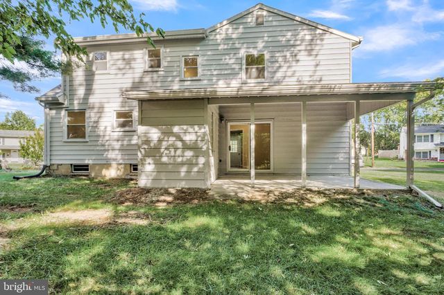6054 EDWARD DR, Mechanicsburg, PA 17050