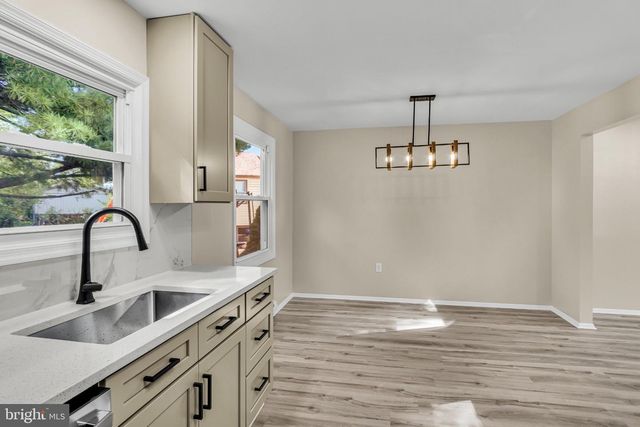 6054 EDWARD DR, Mechanicsburg, PA 17050