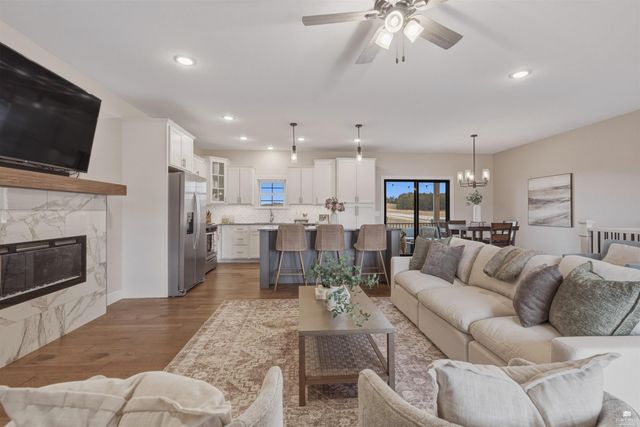 513 Ledgestone Ridge Court, Manhattan, KS 66503