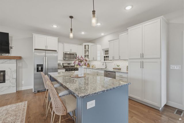 513 Ledgestone Ridge Court, Manhattan, KS 66503