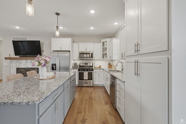 513 Ledgestone Ridge Court, Manhattan, KS 66503