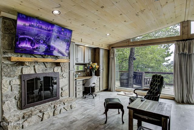 1001 Old Laurel Lane, Sevierville, TN 37876