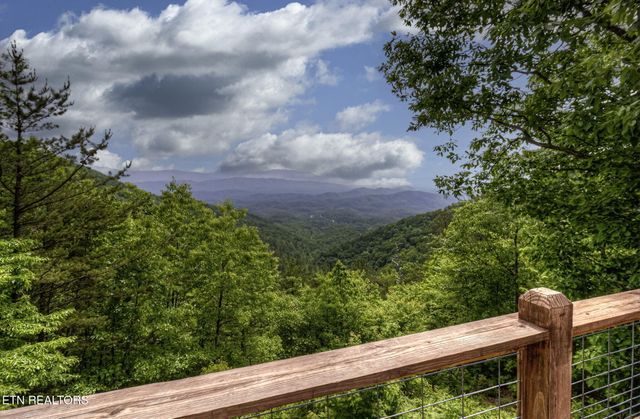 1001 Old Laurel Lane, Sevierville, TN 37876