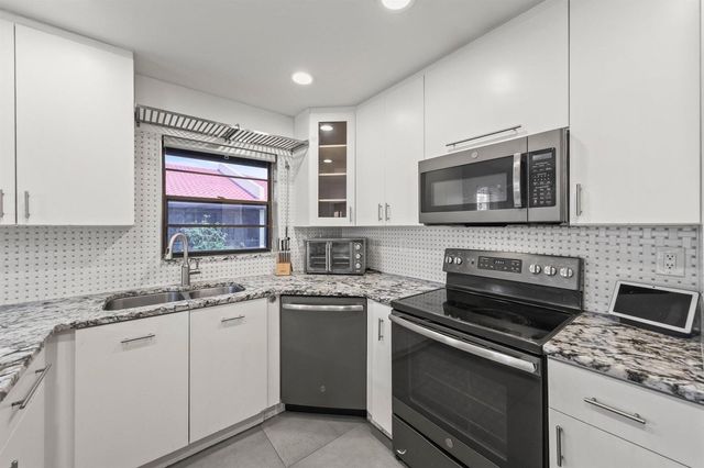 41 Bethesda Park Circle K41, Boynton Beach, FL 33435
