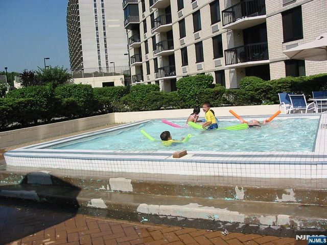 1265 15th 14F, Fort Lee, NJ 07024