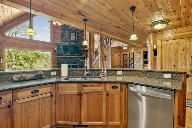 287 Rhonda Lane, Mineral Bluff, GA 30559