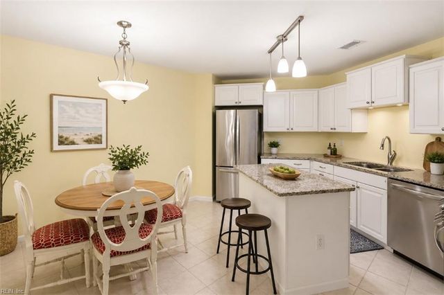 255 College Cross Apt 72, Norfolk, VA 23510