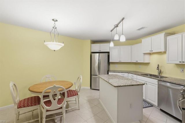 255 College Cross Apt 72, Norfolk, VA 23510