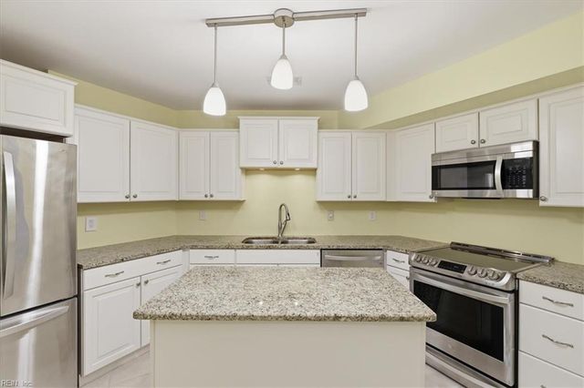 255 College Cross Apt 72, Norfolk, VA 23510