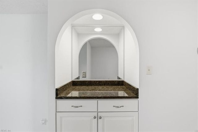 255 College Cross Apt 72, Norfolk, VA 23510